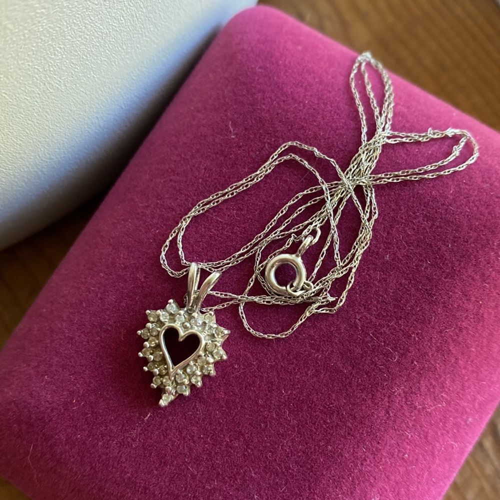 💛 Vintage 10k White Gold Diamond Heart Necklace - Picture 6 of 7